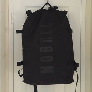Nobull duffleback in black